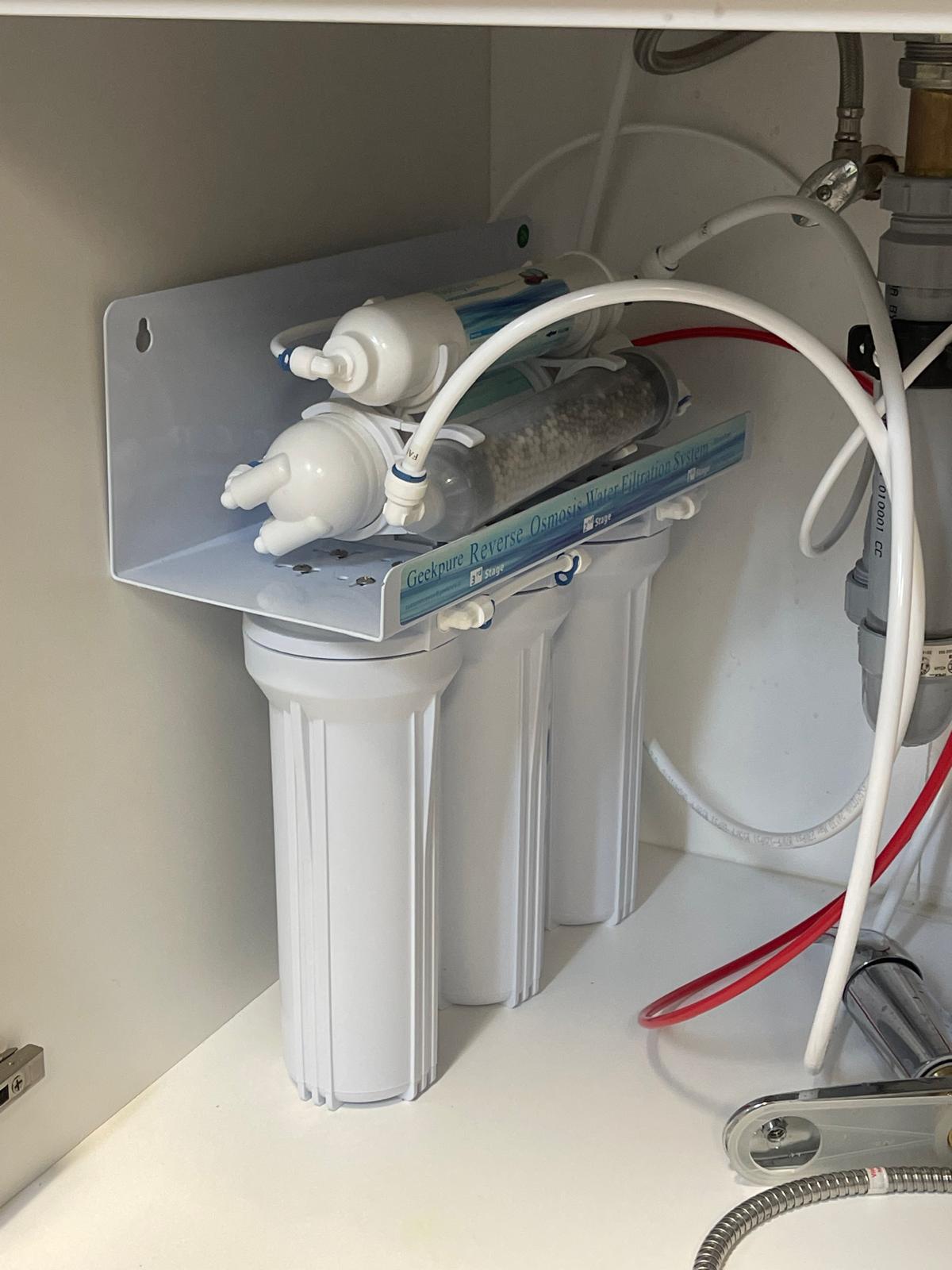 Installed reverse osmosis unit with multi-stage filter canisters